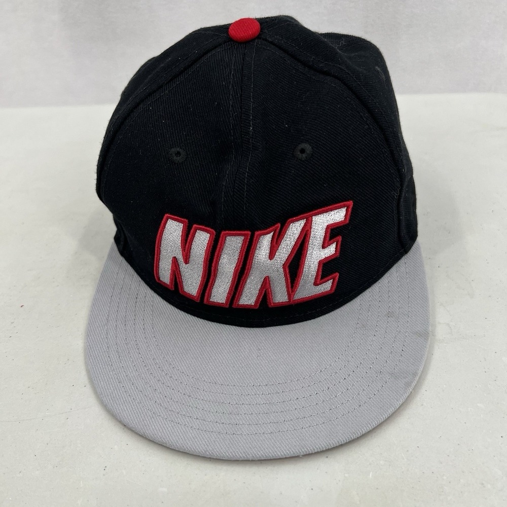 Nike‎ True Men's Hat Black Red Gray Snapback A Spell Out Flat Brim Cap 677407